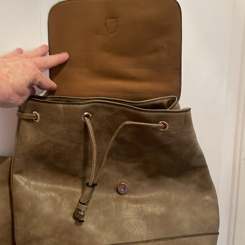 Convertible Backpack/bag - Picture 2 of 8